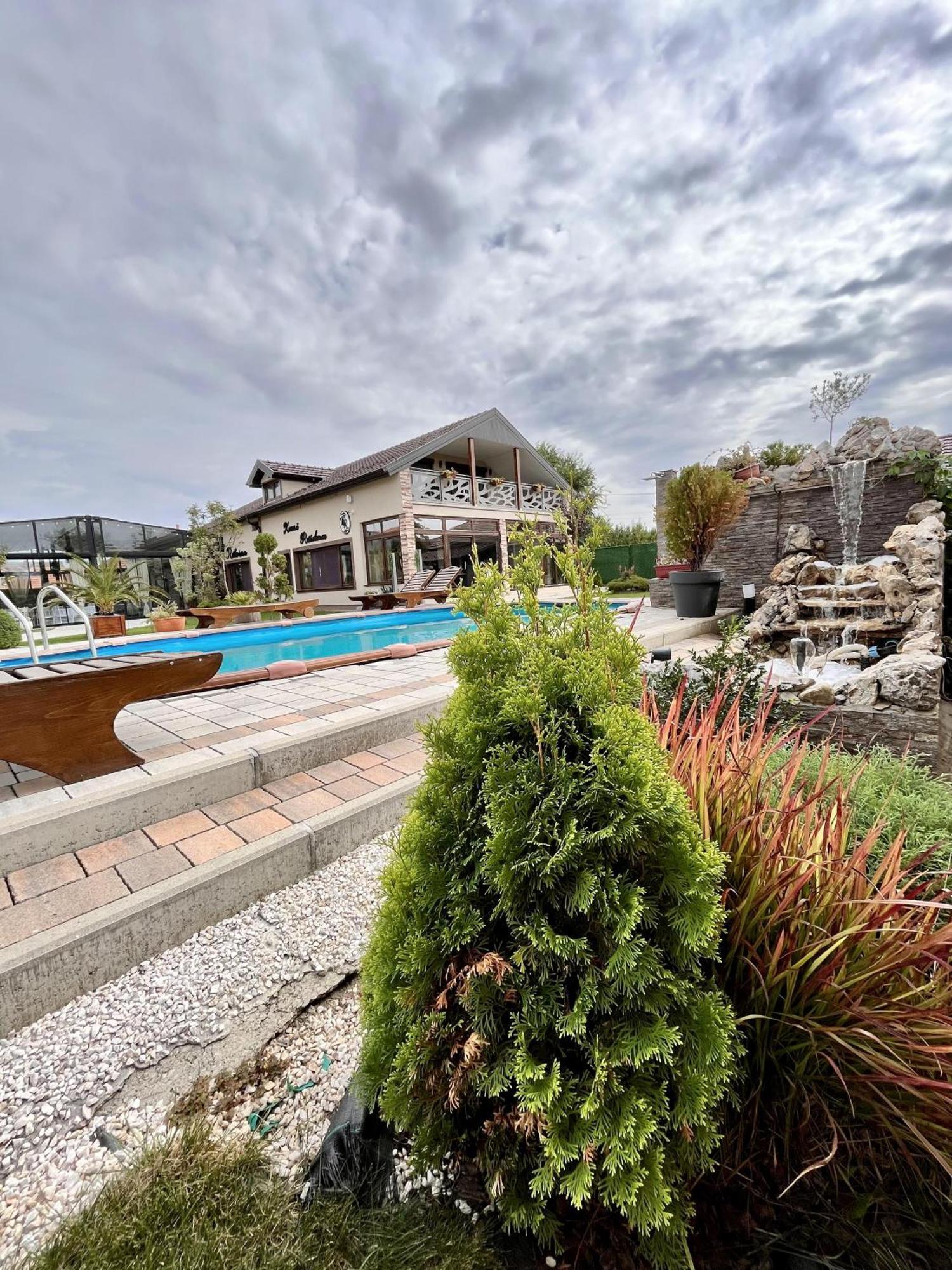 Kovac Residence ซเรนยานิน ภายนอก รูปภาพ